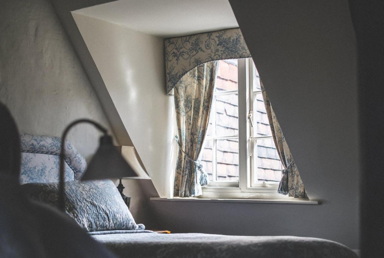 Bed and Breakfast Jeakes House Rye Exterior foto A window in the bedroom of the house