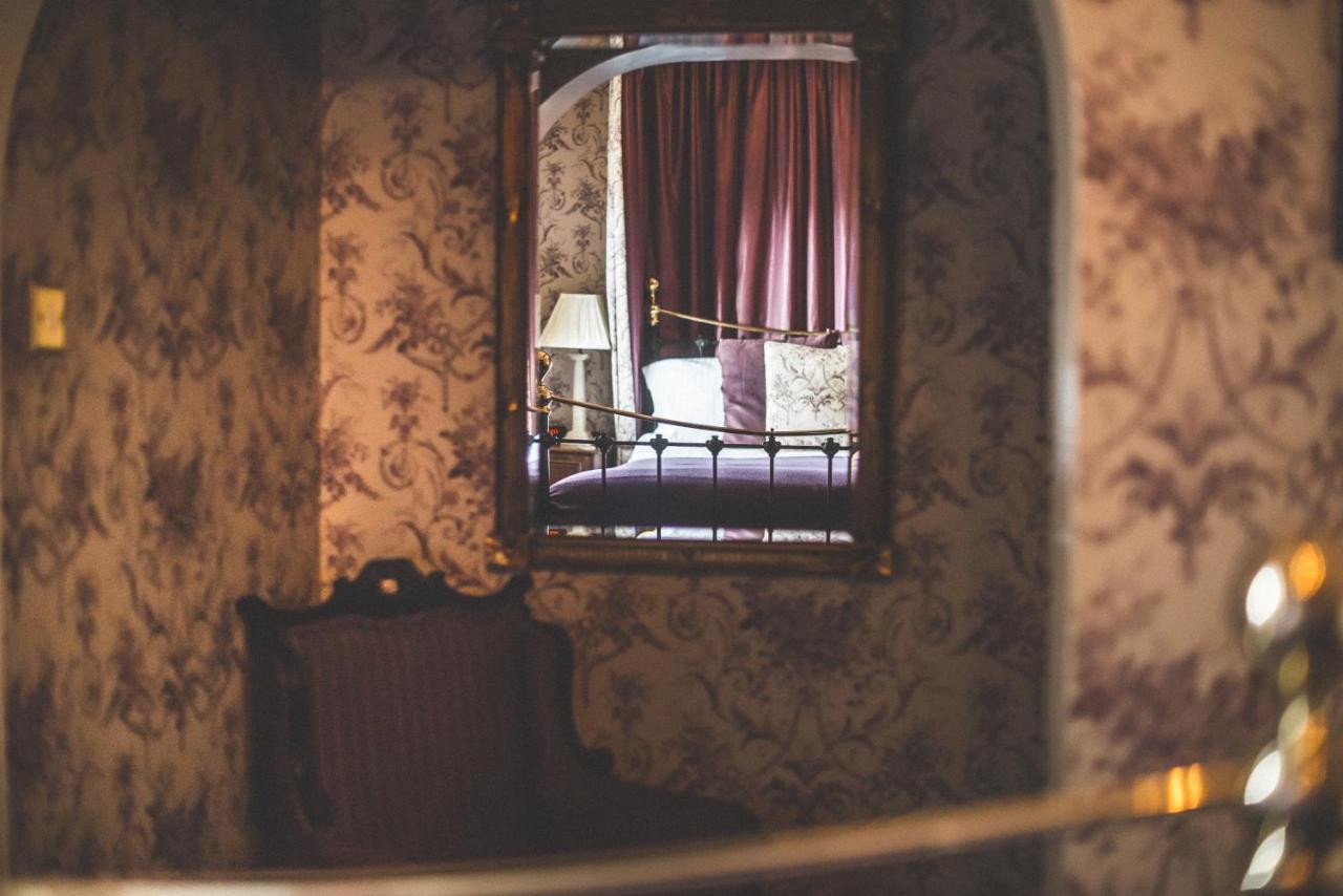Bed and Breakfast Jeakes House Rye Exterior foto A mirror in a hotel room
