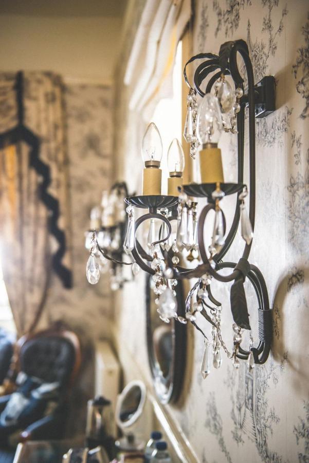 Bed and Breakfast Jeakes House Rye Exterior foto A wall light