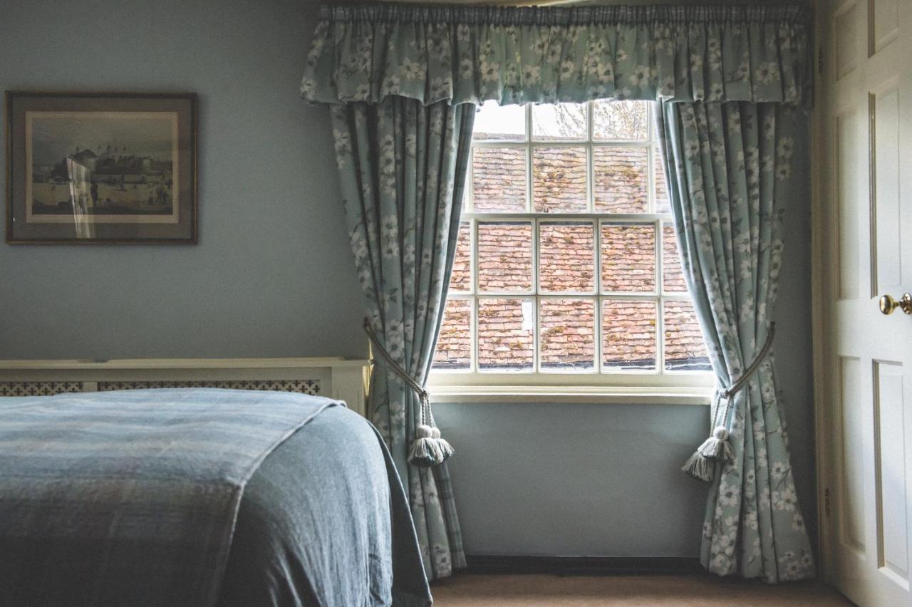 Bed and Breakfast Jeakes House Rye Exterior foto Curtains in a bedroom
